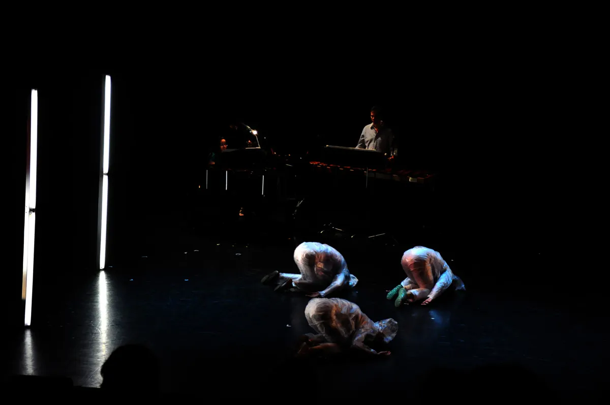 10x10x10, production photograph 3