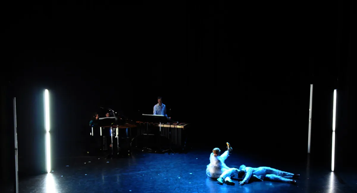 10x10x10, production photograph 6