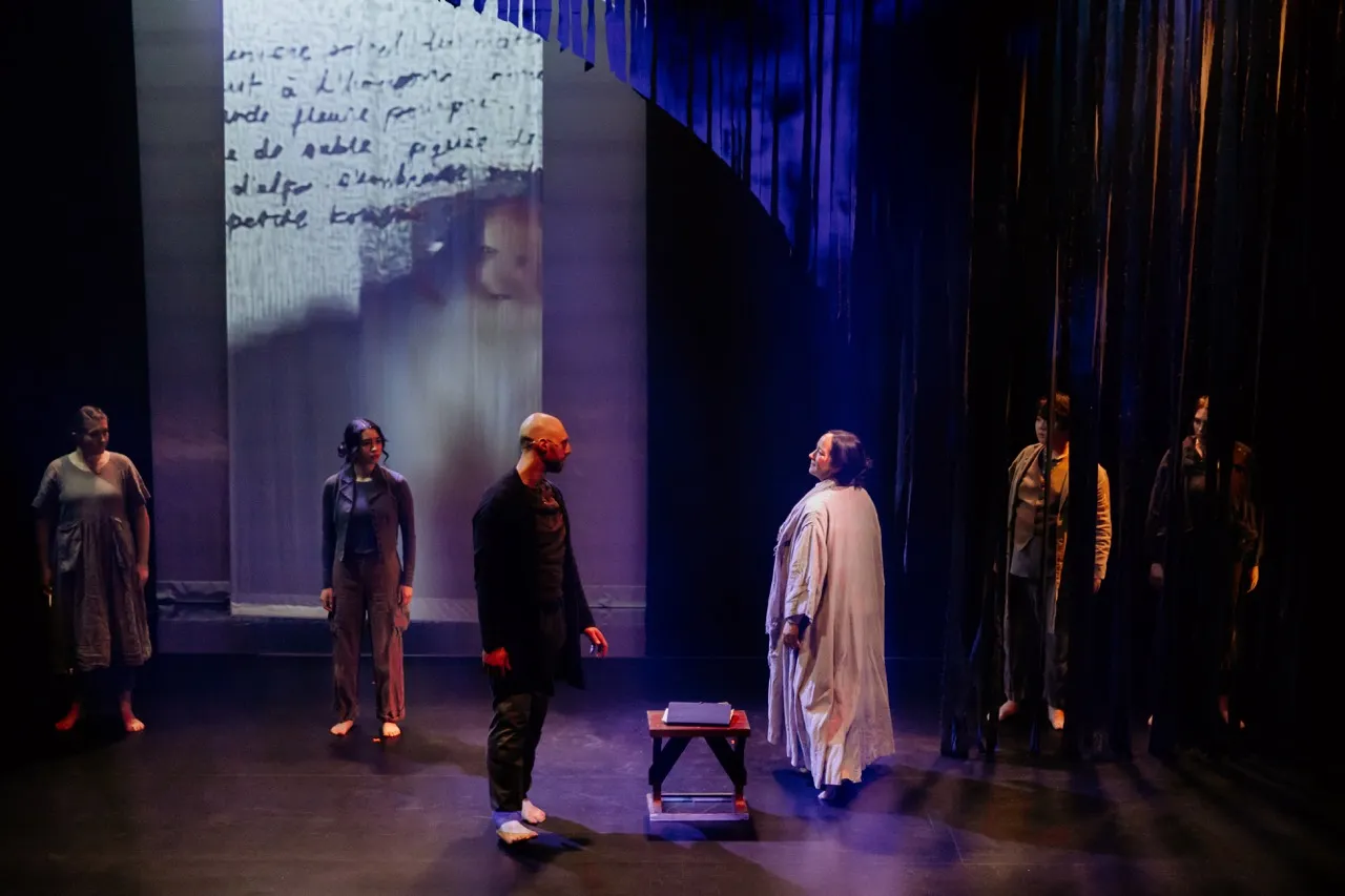Song from the Uproar, production photograph 3