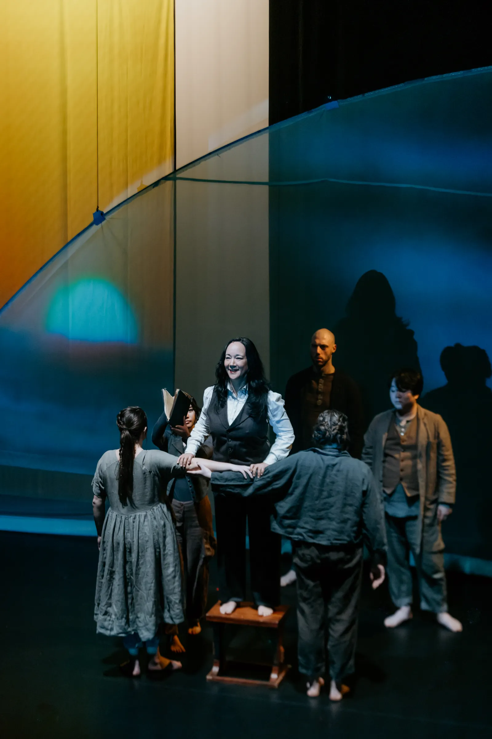Song from the Uproar, production photograph 8