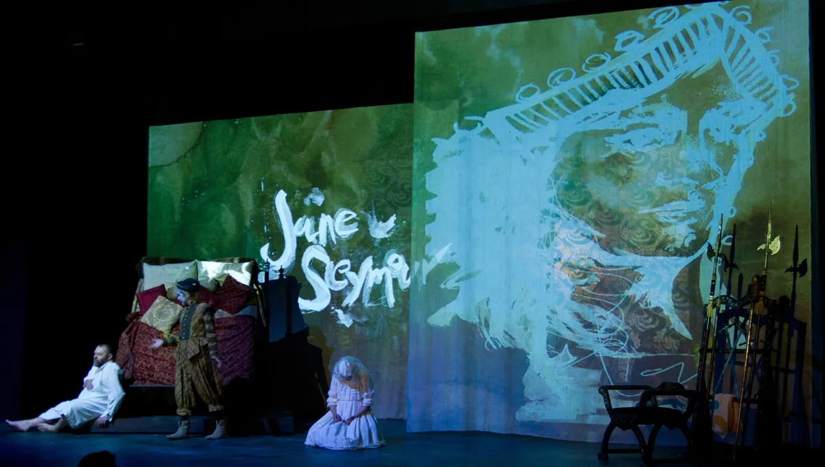 Try Me, Good King, production photograph 2